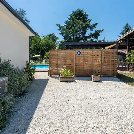 Gena 3* Saint-Médard-dʼEyrans