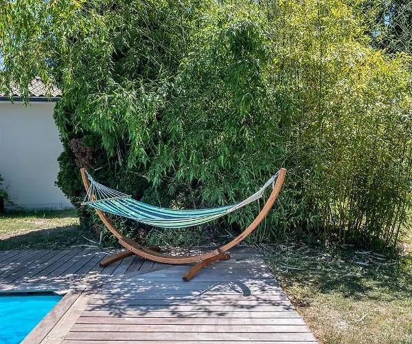 Gena 招待所 Saint-Médard-dʼEyrans