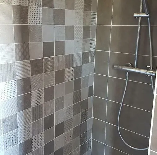 Gena 招待所 Saint-Médard-dʼEyrans